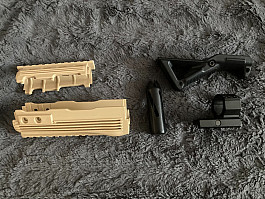 Prodám AFG Grip, AK47 RIS předpažbí, Montážní kroužek 30mm, Flashhider