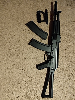 AKS-105 s příslušenstvím 