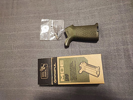 AR pažbička Magpul moe grip 