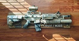 M4A1 s M203 Sopmod dekorace.