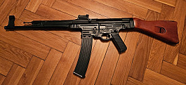 Stg 44 celokov dřevo 