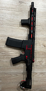 Prodám SA M4 PDW Carbine M-LOK (RRA SA-E39 EDGE™) - Černá/červe