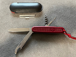 Victorinox 108mm Safari Trooper red