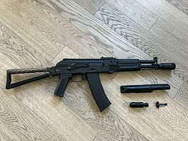 CYMA Ak 105 (cm.040d) Blue edition + 3 zásobníky + tlumič výšlehu + RIS krytka závěru