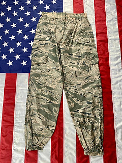 USAF Kalhoty Tiger Stripe - plastové/ nepromokavé - Large použité