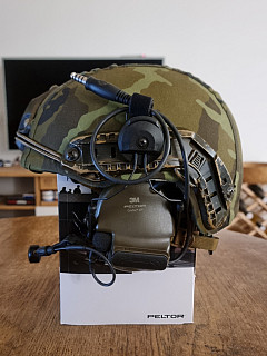 3M Peltor ComTac XPI/V headset ARC + balistická přilba "FAST" od UaRms s vz95 potahem