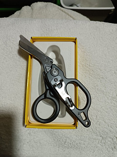 Leatherman raptor rescue v černé barvě 