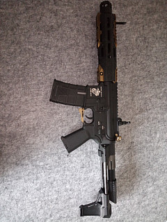 zbran m4