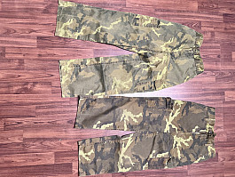 2 ks maskáčové kalhoty vel. 158/164 a 146/152